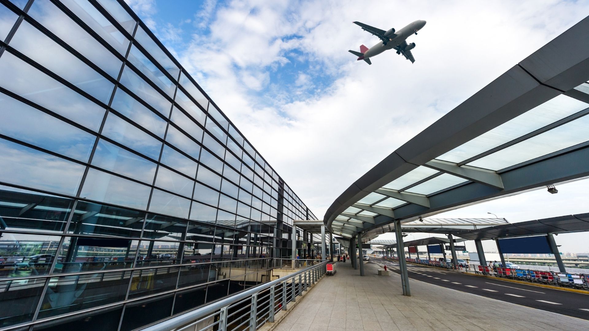 Reagan National Airport DCA flight delays cancellations alternate airport BWI Dulles Maryland